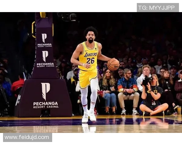 霍里谈湖人续约雷迪克的奇怪之处与莱昂纳德合同的相似性 霍里谈湖人续约雷迪克的奇怪之处与莱昂纳德合同的相似性