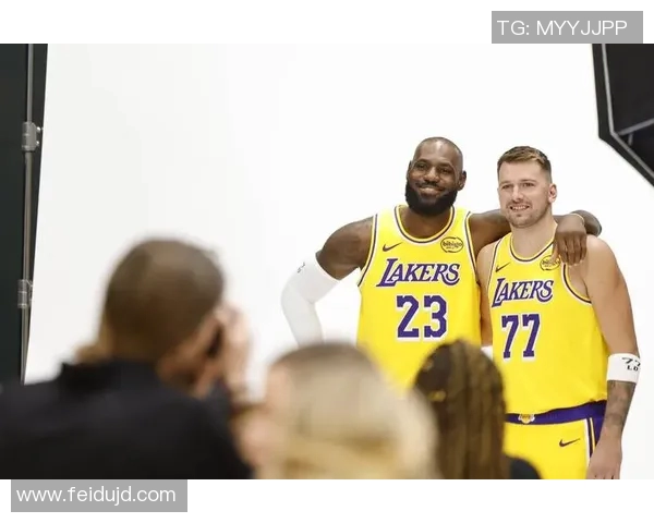 湖人赢下开门红,斯玛特扭转局势,艾顿高能输出,东契奇49+11+8创下纪录 湖人赢下开门红,斯玛特扭转局势,艾顿高能输出,东契奇49+11+8创下纪录