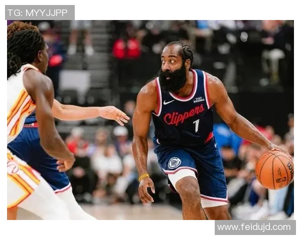 硬刚！哈登强攻得手随后又造犯规 连投带罚拿到4分苦苦支撑